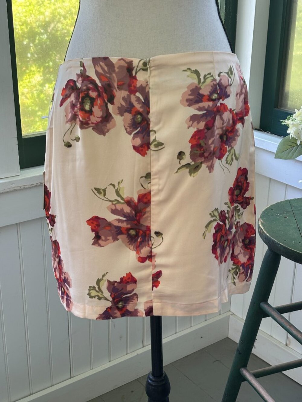 Bailey Rose Floral Mini Skirt Cream Poppy Print Size Large NWT - Picture 3 of 7
